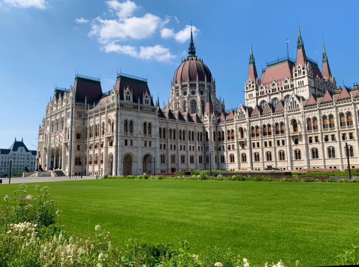 Rooftop Coffee By Parliament Budapest Bagian luar foto